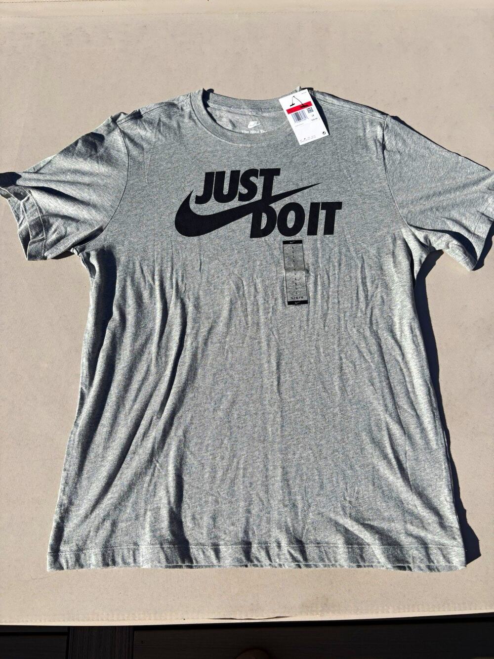 NWT Nike Gray Just Do It Short Sleeve T-shirt Men’s Size Large